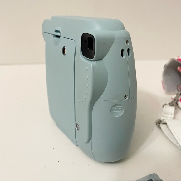 Fujifilm Instax Mini 8 Camera and Case - Picture 6 of 16